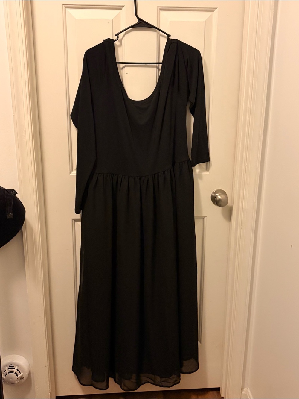 GAP Black Maxi Dress with Scoop Neck and Long Sleeves new never worn